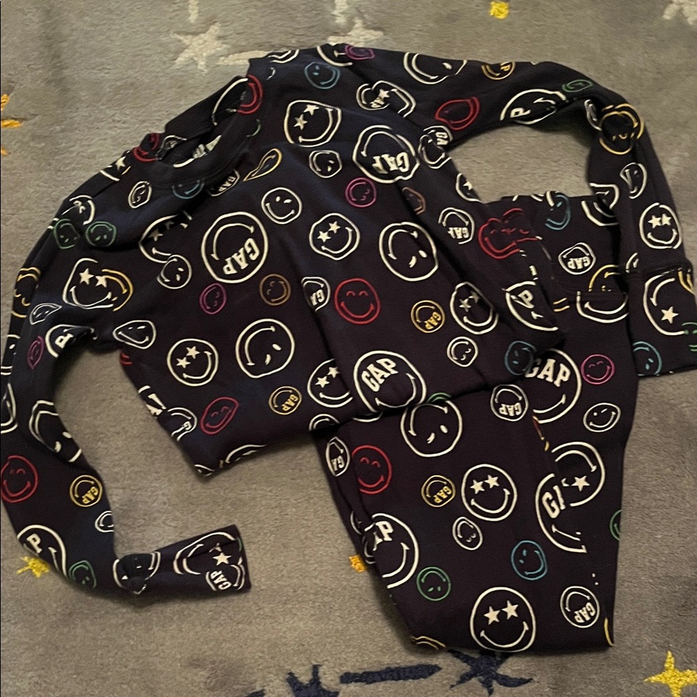 GAP Smiley World Pajama Set unisex